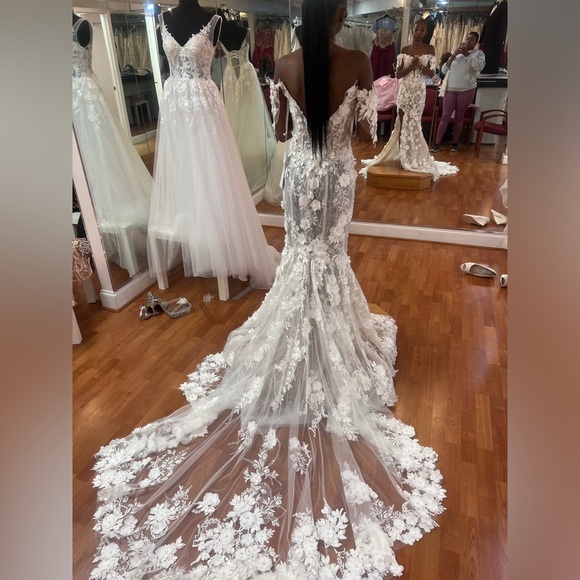 Maggie Sottero style: TANICA-GOWN ROMANTIC FLORAL FIT AND FLARE - Picture 3 of 12